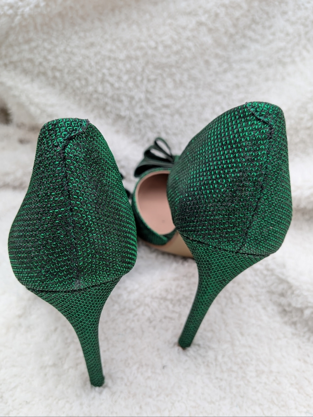 💚Betsey Johnson Glitter Green Bow Pointed-Toe Pumps - Picture 7 of 7